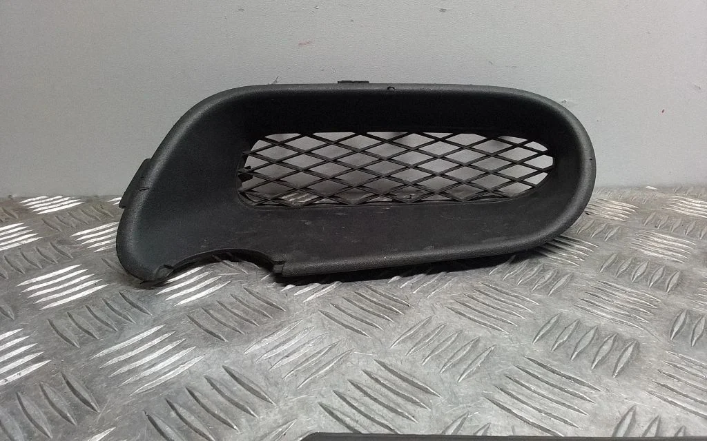 Front fog light trim/grill 7L6854664