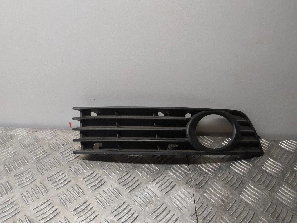 Front fog light trim/grill – Audi A4 S4 B7 8E 8H (2005-2008)