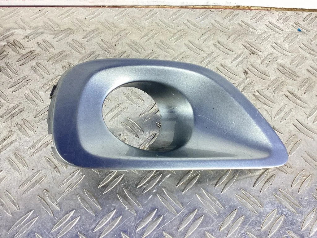Front fog light trim/grill – Subaru Legacy (2007-2009)