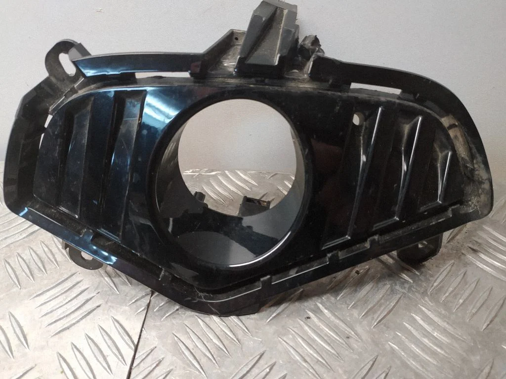 Front fog light trim/grill – Toyota RAV 4 (XA50) (2018-)