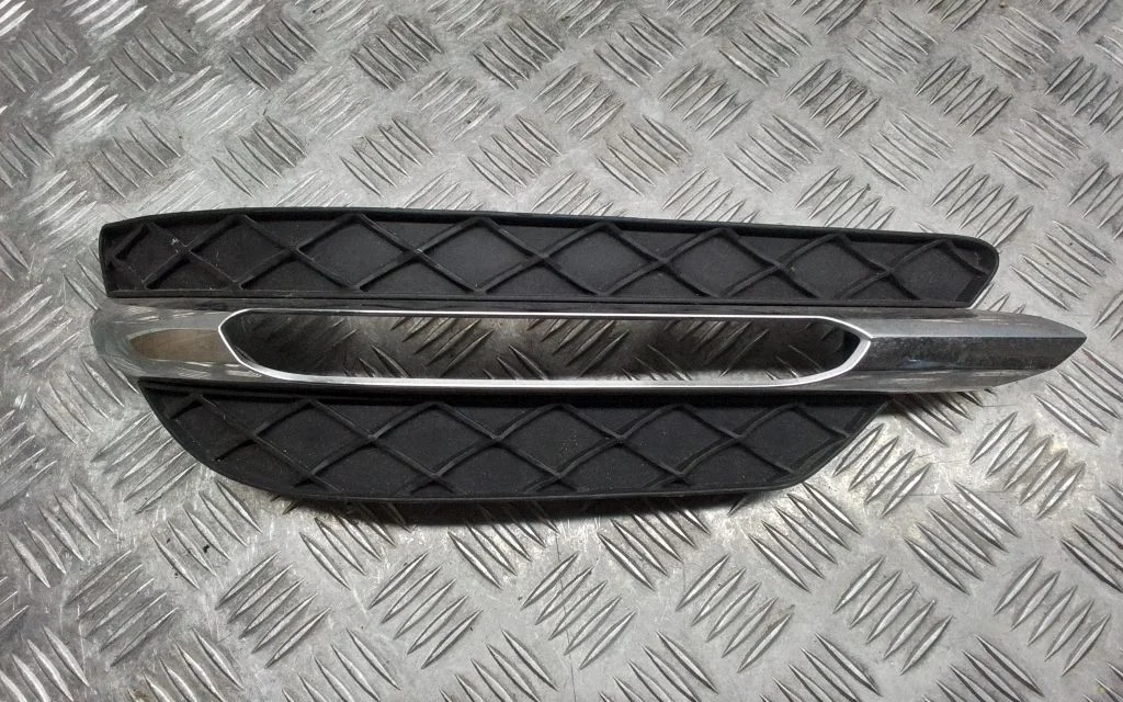 Front fog light trim/grill A2048803224