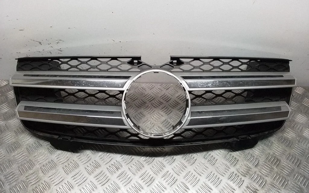 Esistange ülemine radiaatorivõre – Mercedes-Benz GL-klass X164 (2006-2012)
