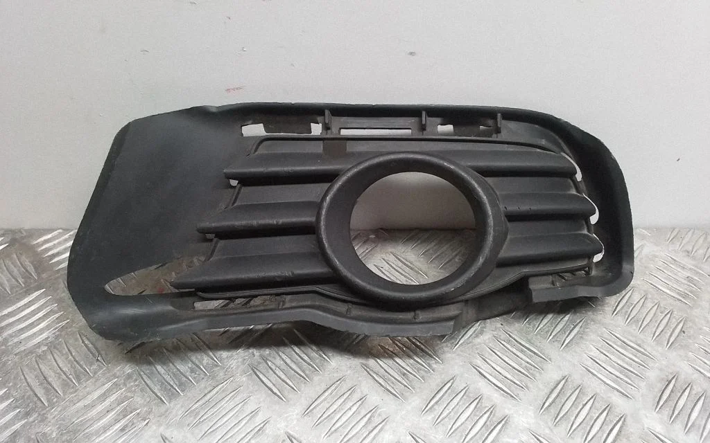 Front fog light trim/grill A2048850123