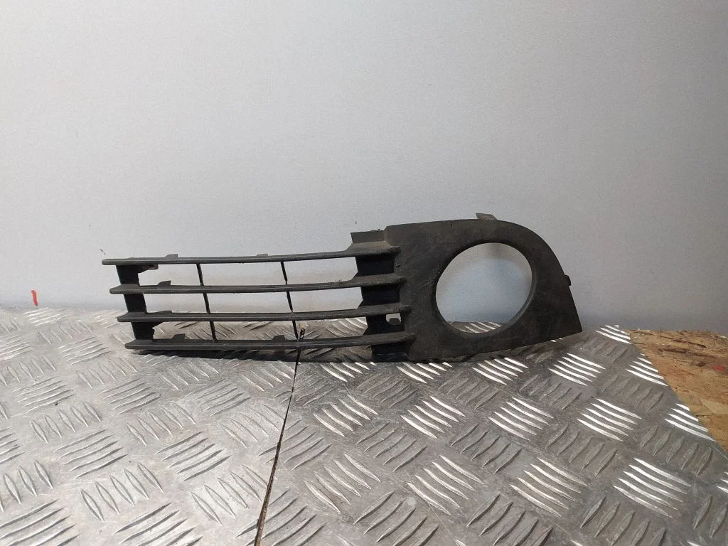 Kratka / ramka halogenu 4B0807682