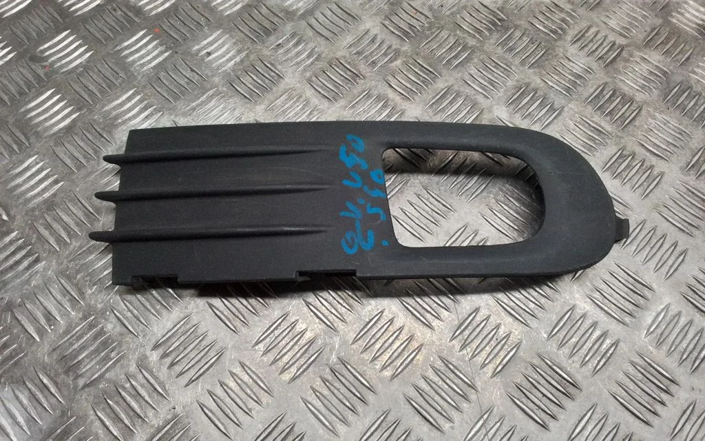 Front fog light trim/grill – Volvo V50 (2004-2007)