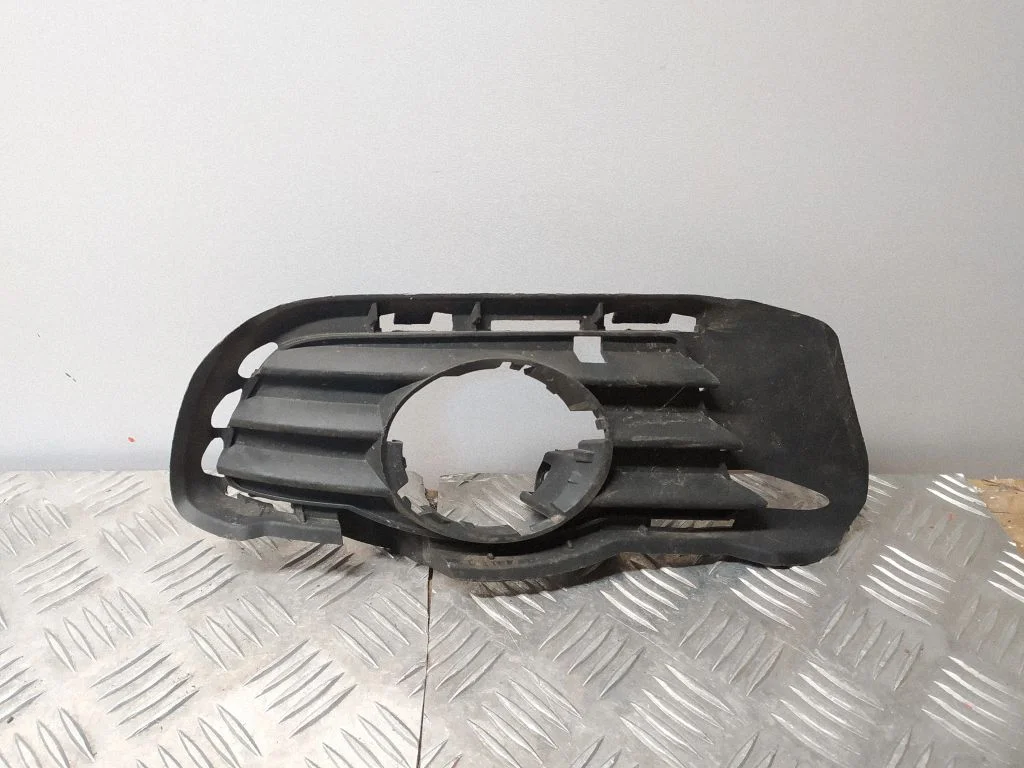 Front fog light trim/grill A2048850223