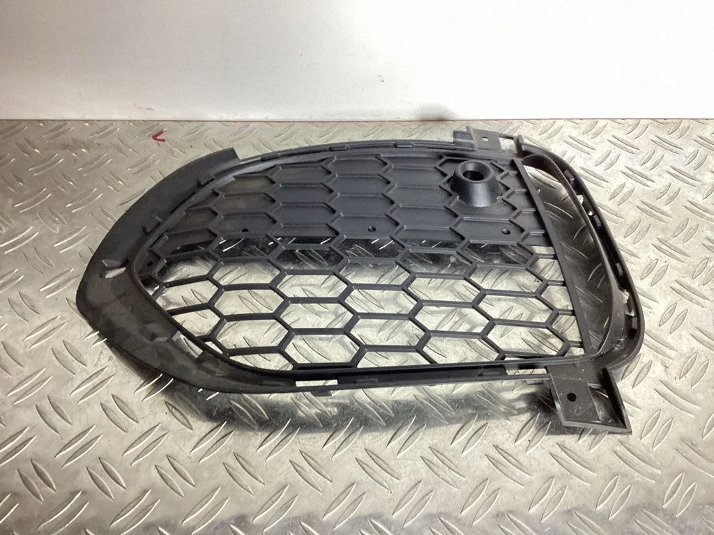 Kratka / ramka halogenu – BMW X5 F15 (2013-2017)