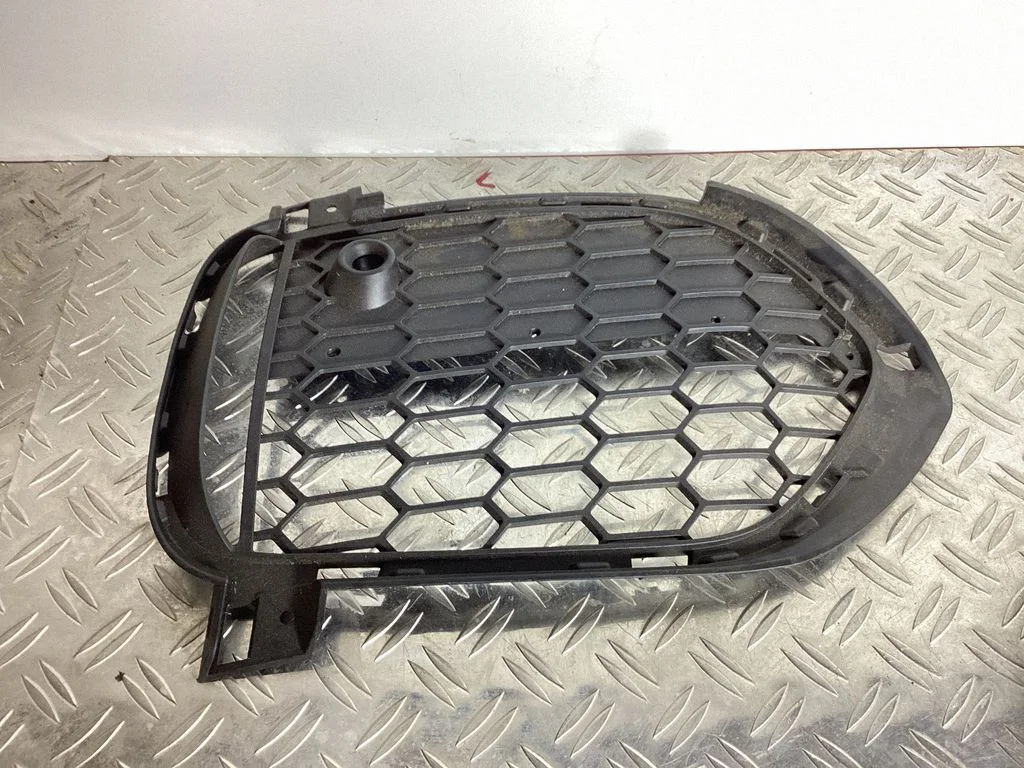 Kratka / ramka halogenu – BMW X5 F15 (2013-2017)