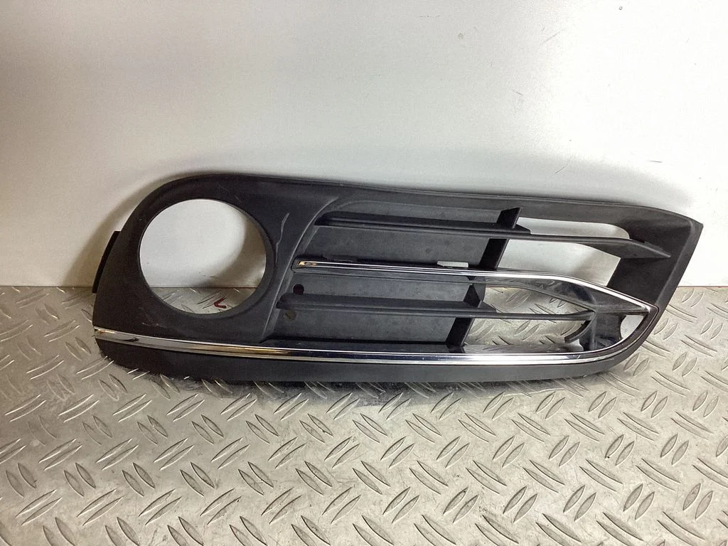 Kratka / ramka halogenu – BMW X5 F15 (2013-2017)