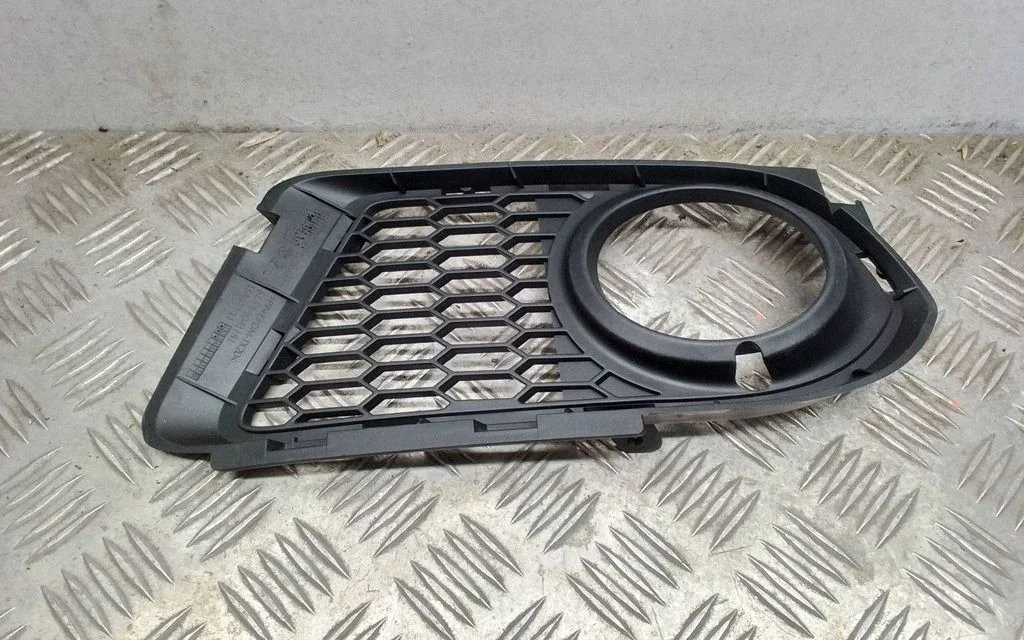 Kratka / ramka halogenu – BMW Seria 3 E92 E93 (2005-2014)