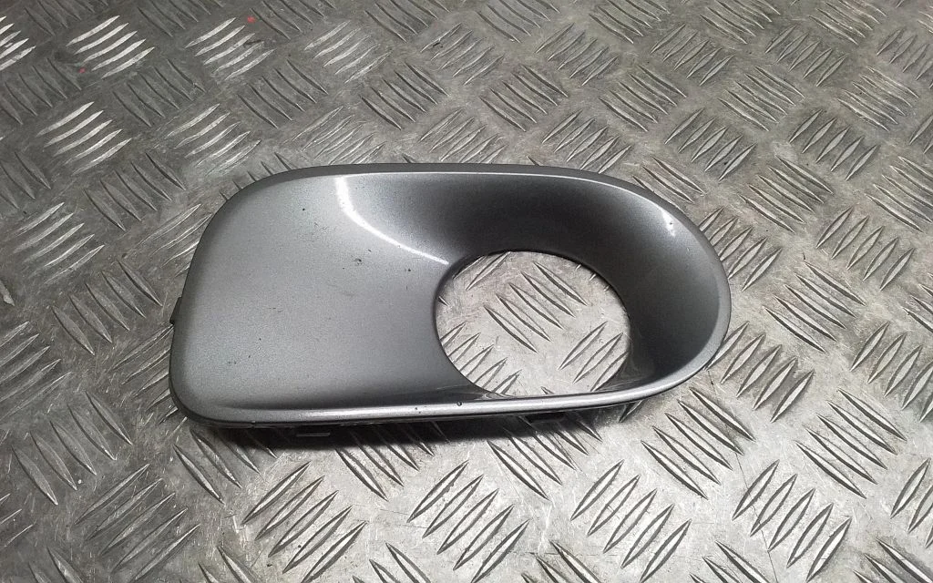 Kratka / ramka halogenu – BMW X5 E53 (1999-2006)