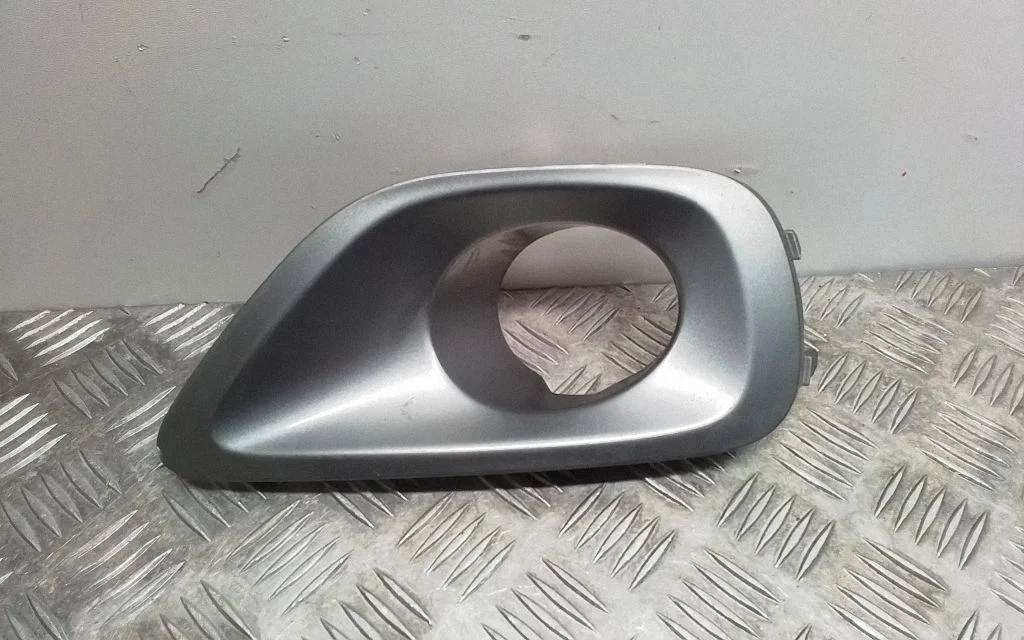 Kratka / ramka halogenu – Subaru Legacy (2004-2006)