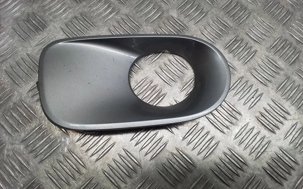 Kratka / ramka halogenu – BMW X5 E53 (1999-2006)