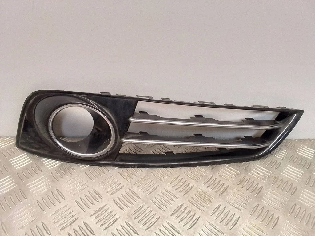 Kratka / ramka halogenu – Audi A8 S8 D4 4H (2010-2016)