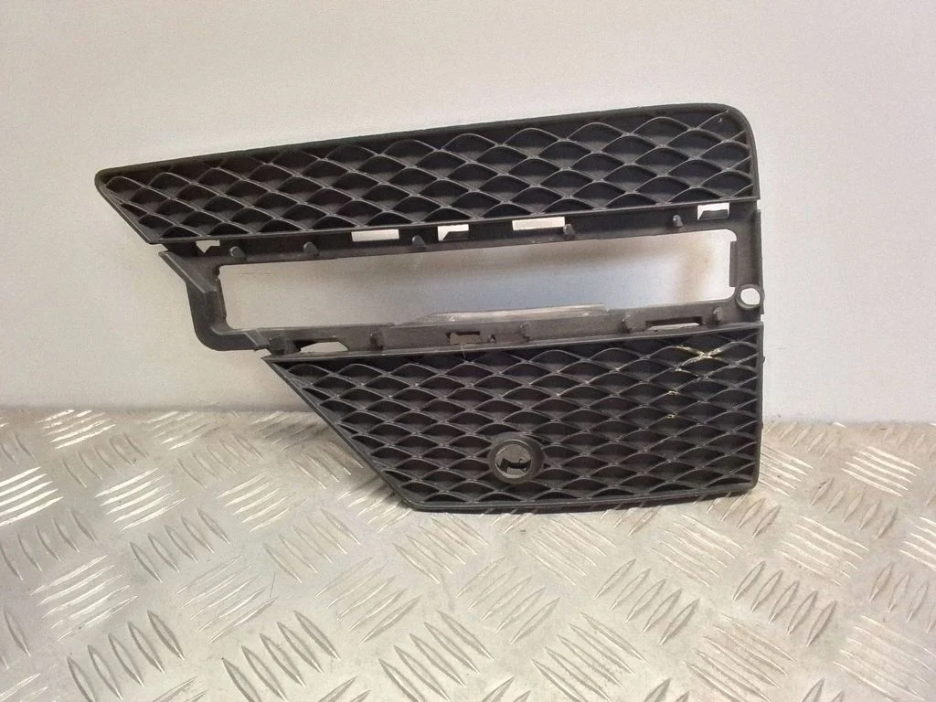 Kratka / ramka halogenu – Mercedes-Benz Klasa ML W166 (2012-2017)