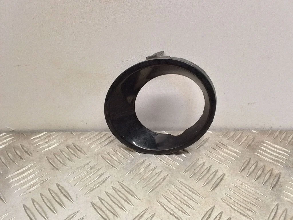 Kratka / ramka halogenu – BMW X5 E53 (1999-2006)