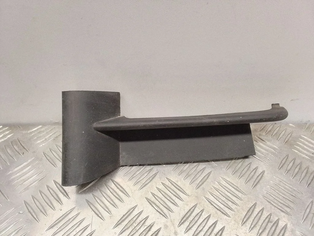 Kratka / ramka halogenu – BMW Seria 7 E65 E66 (2001-2008)