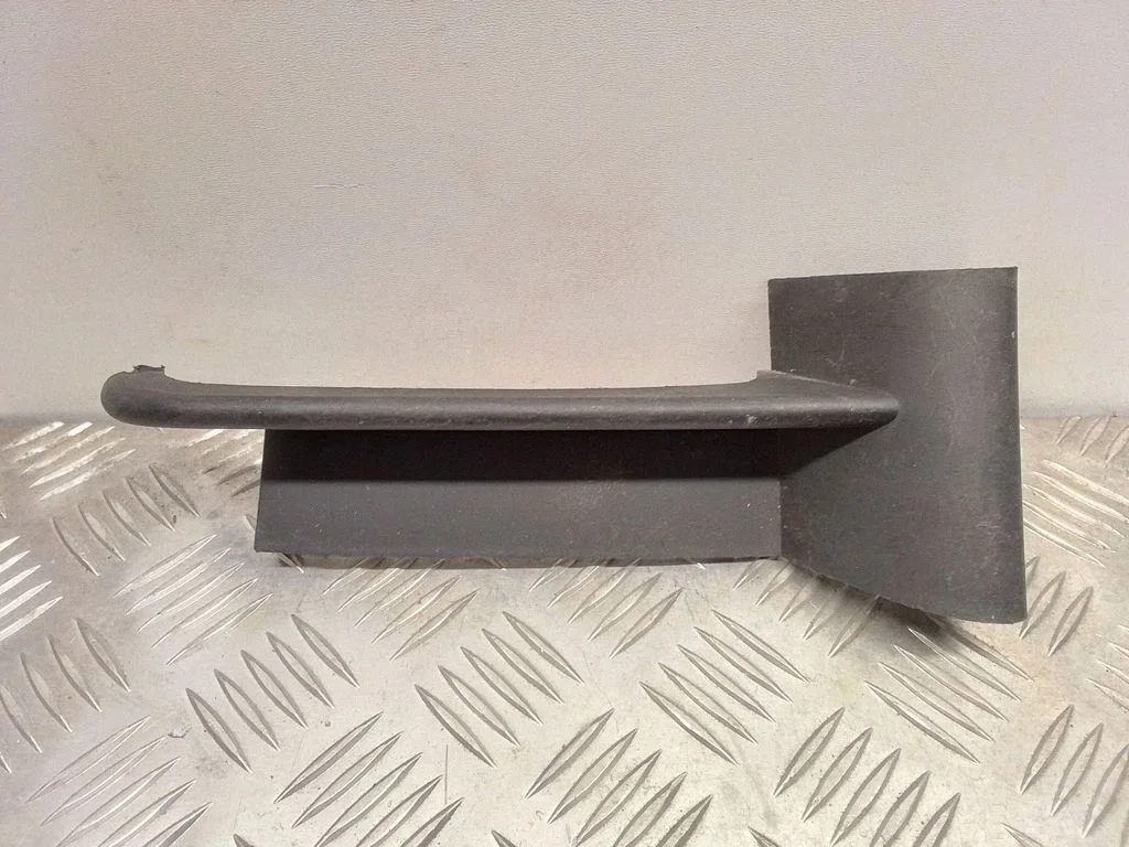 Kratka / ramka halogenu – BMW Seria 7 E65 E66 (2001-2008)
