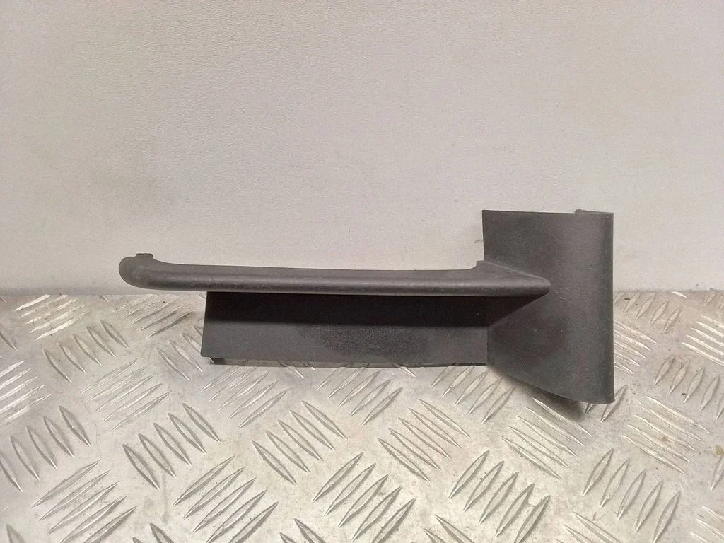 Kratka / ramka halogenu – BMW Seria 7 E65 E66 (2001-2008)