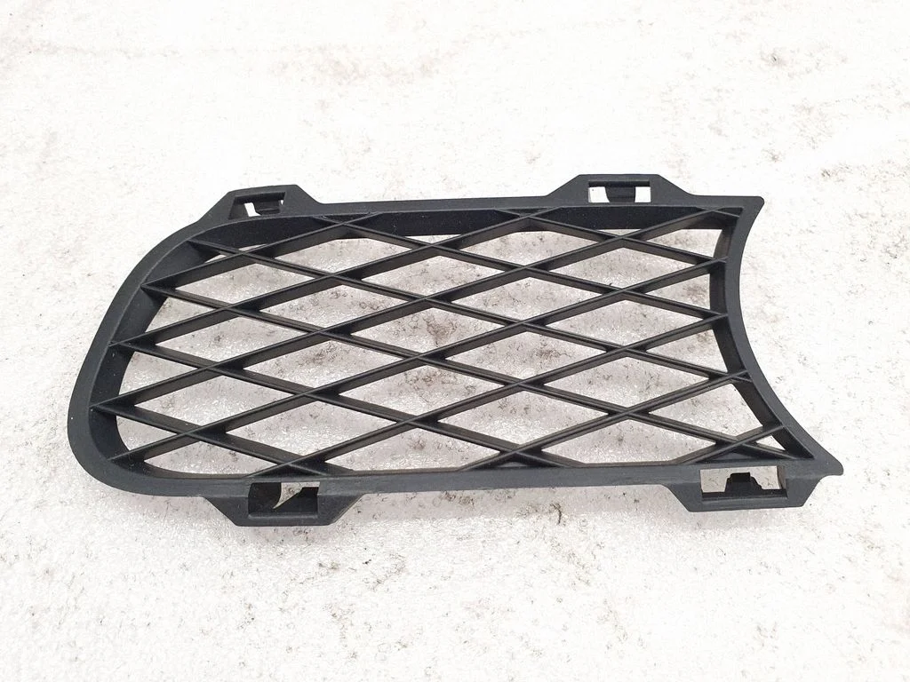 Kratka / ramka halogenu – Volkswagen Touareg II (2010-2018)