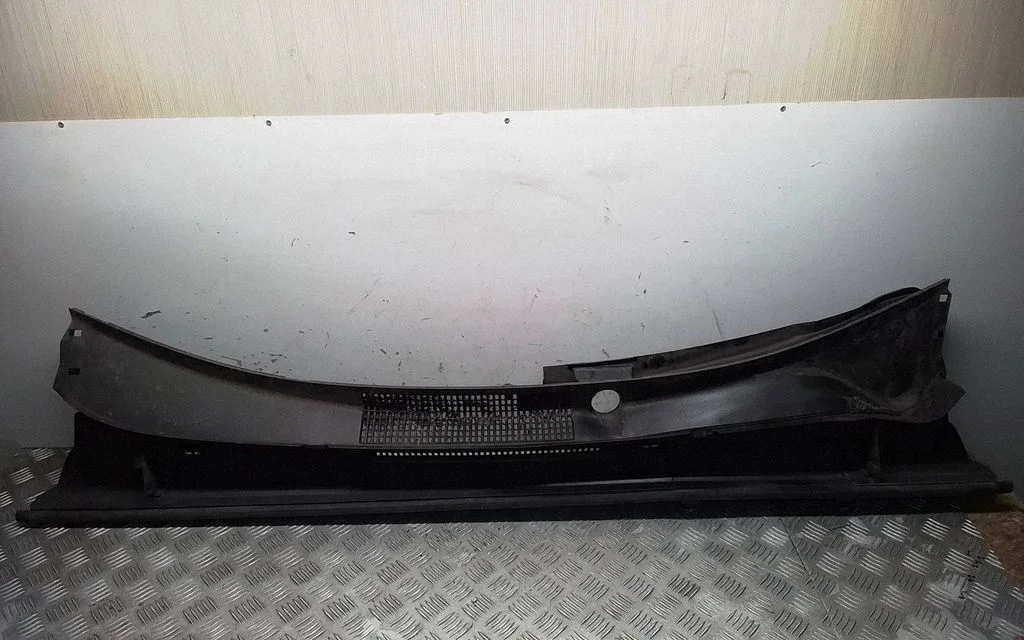Wiper trim – Toyota RAV 4 (XA50) (2018-)