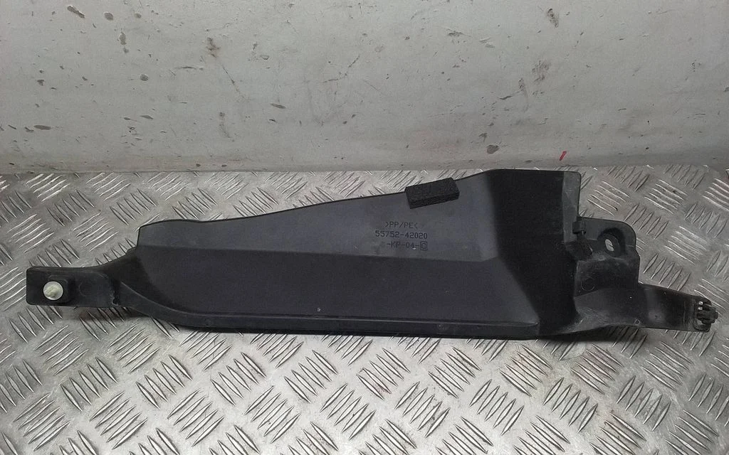 Wiper trim – Toyota RAV 4 (XA50) (2018-)