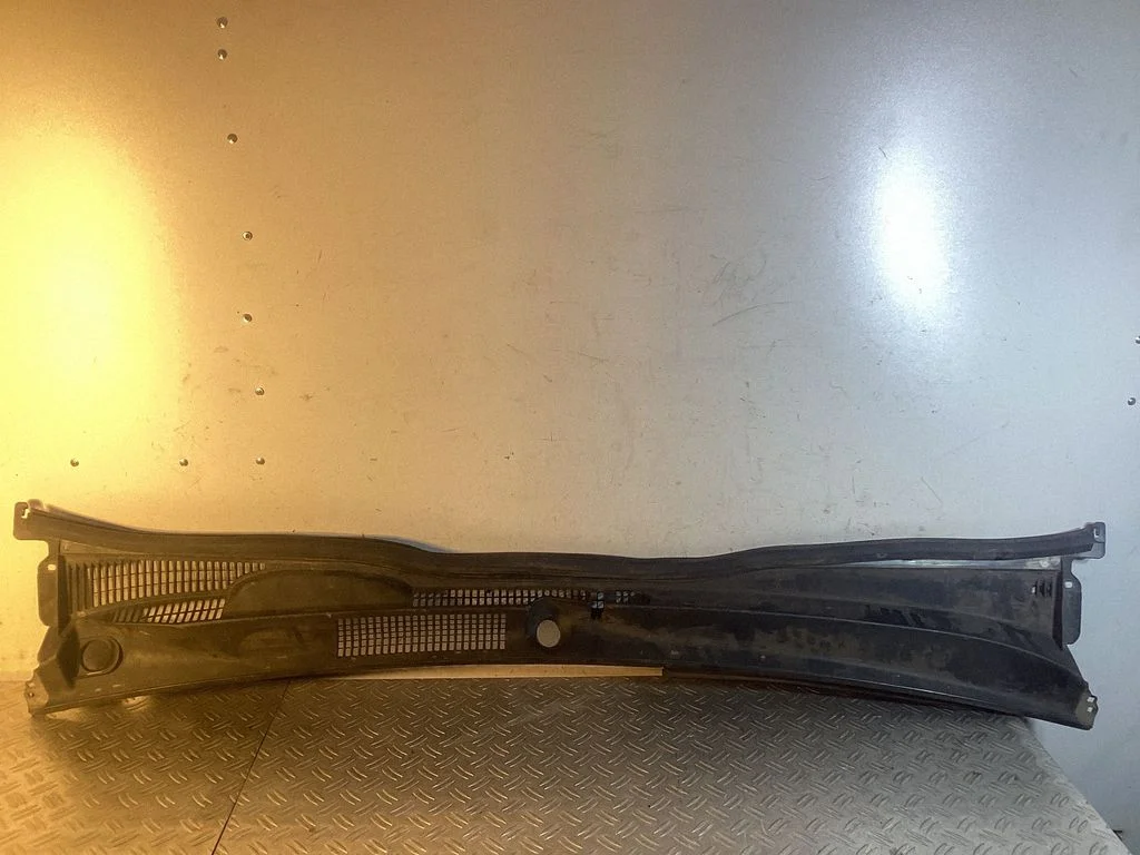 Wiper trim – Toyota Land Cruiser (J120) (2002-2009)