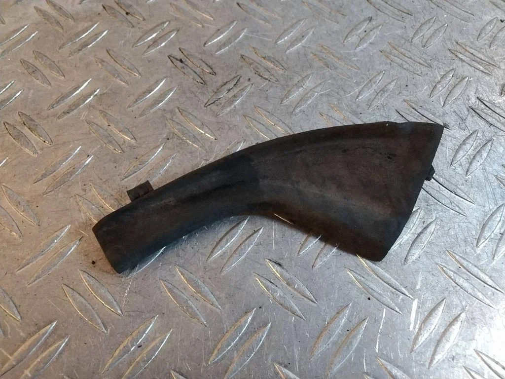 Wiper trim – Toyota RAV 4 (XA30) (2006-2016)