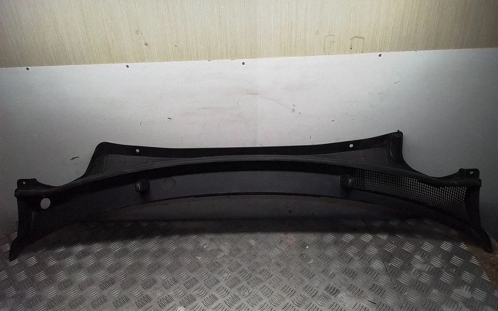 Wiper trim 86150CY000