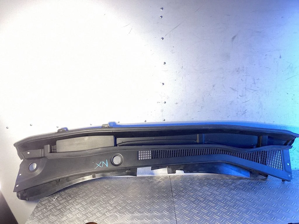 Podszybie (osłona wycieraczek) – Lexus NX (2014-2021)