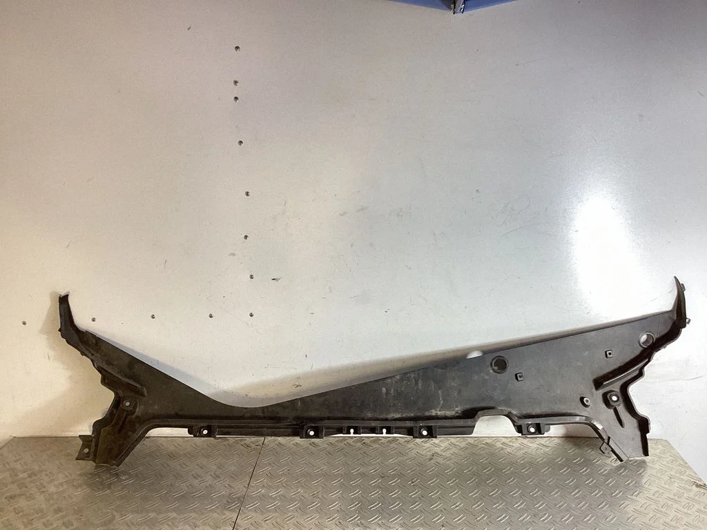 Podszybie (osłona wycieraczek) – Tesla Model Y (2020-)