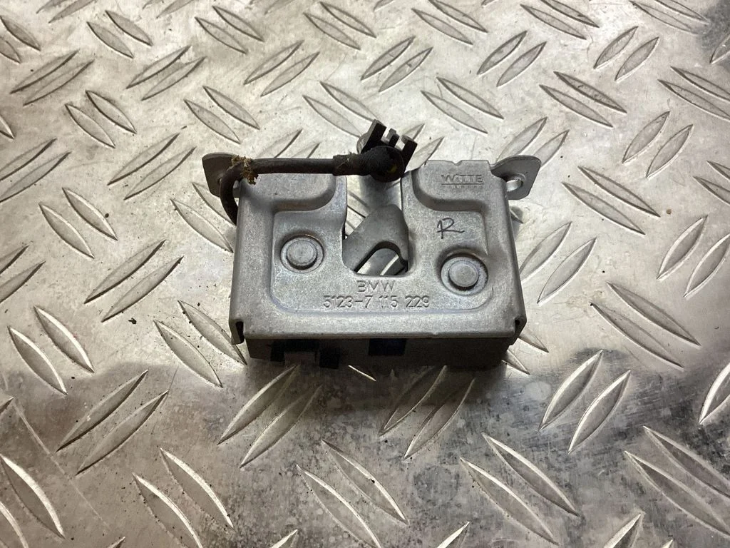 Zamek maski – BMW Seria 3 E92 E93 (2005-2014)