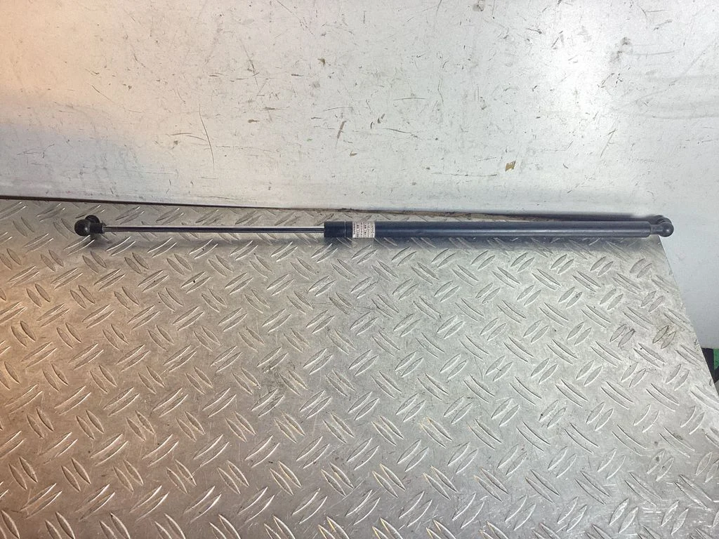 Front bonnet/hood damper/strut – Toyota Land Cruiser (J200) (2008-)