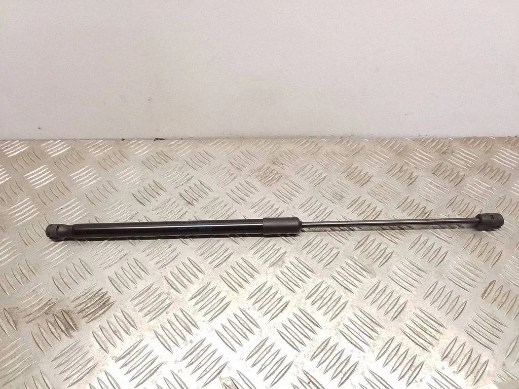 Front bonnet/hood damper/strut – Volkswagen Golf Plus (2005-2013)