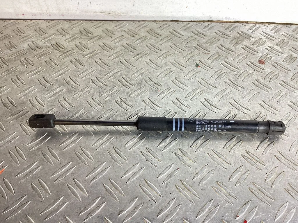 Front bonnet/hood damper/strut – BMW 6 Series F06 Gran coupe (2012-2018)