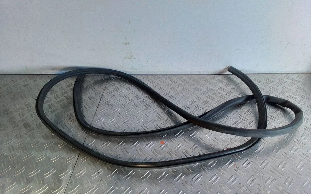 Uszczelka komory silnika – BMW Seria 6 F06 Gran coupe (2012-2018)