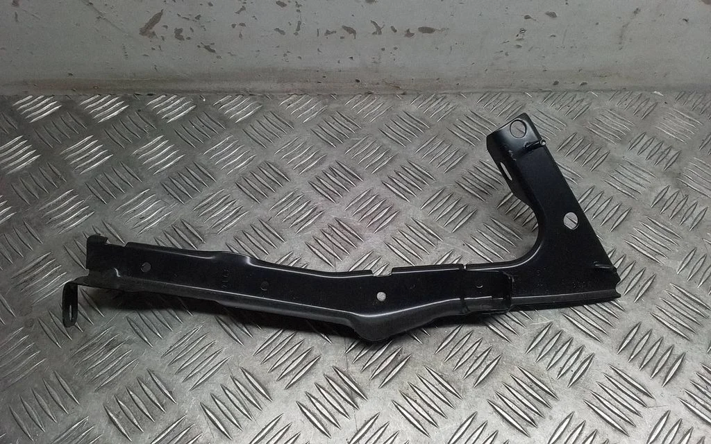 Wspornik błotnika 8T0821135 – Audi A5 Sportback 8TA (2009-2016)