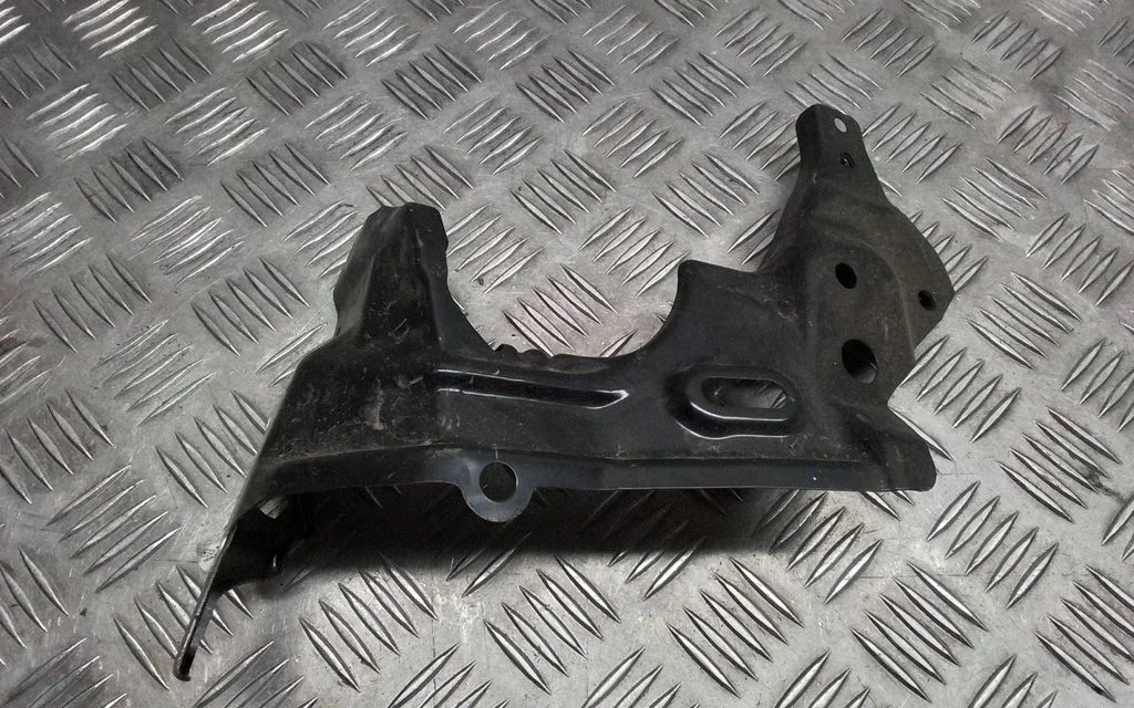 Wspornik błotnika – Subaru Legacy (2004-2006)