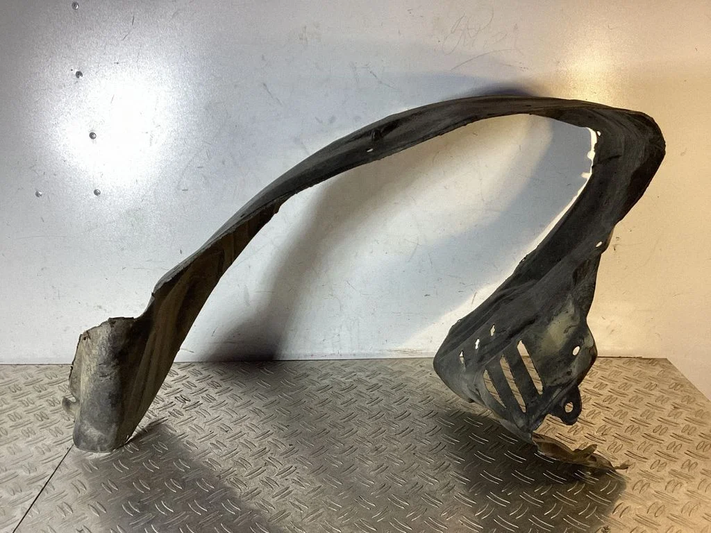 Front wheel arch liner splash guards MR137131