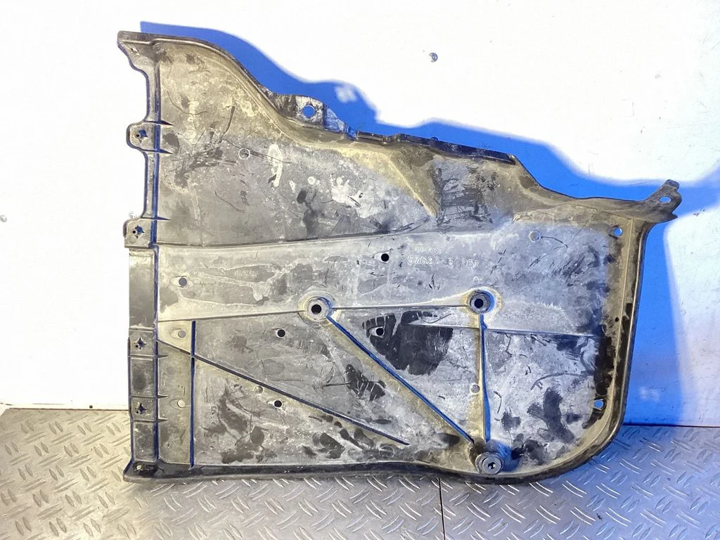 Engine splash shield/under tray – Lexus IS III XE30 (2013-2020)