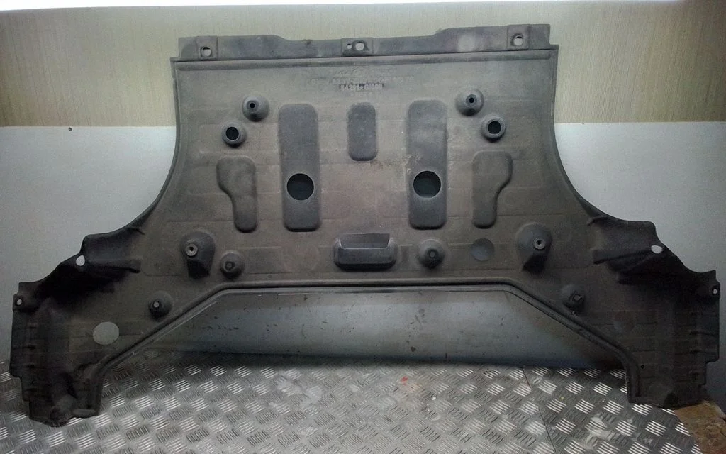 Engine splash shield/under tray 84291GL000