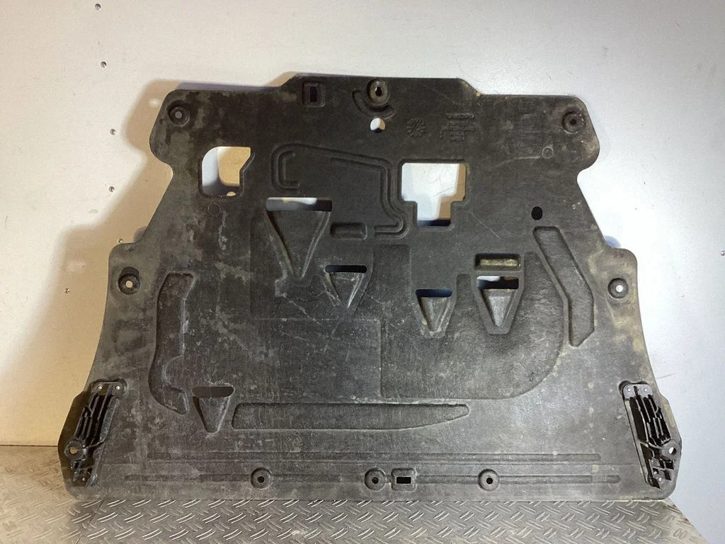 Engine splash shield/under tray 31378306