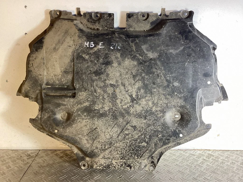 Engine splash shield/under tray A2125202623