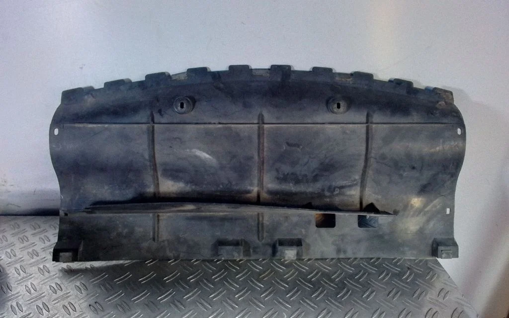Engine splash shield/under tray 9082876 – Saab 9000 CS (1992-1998)