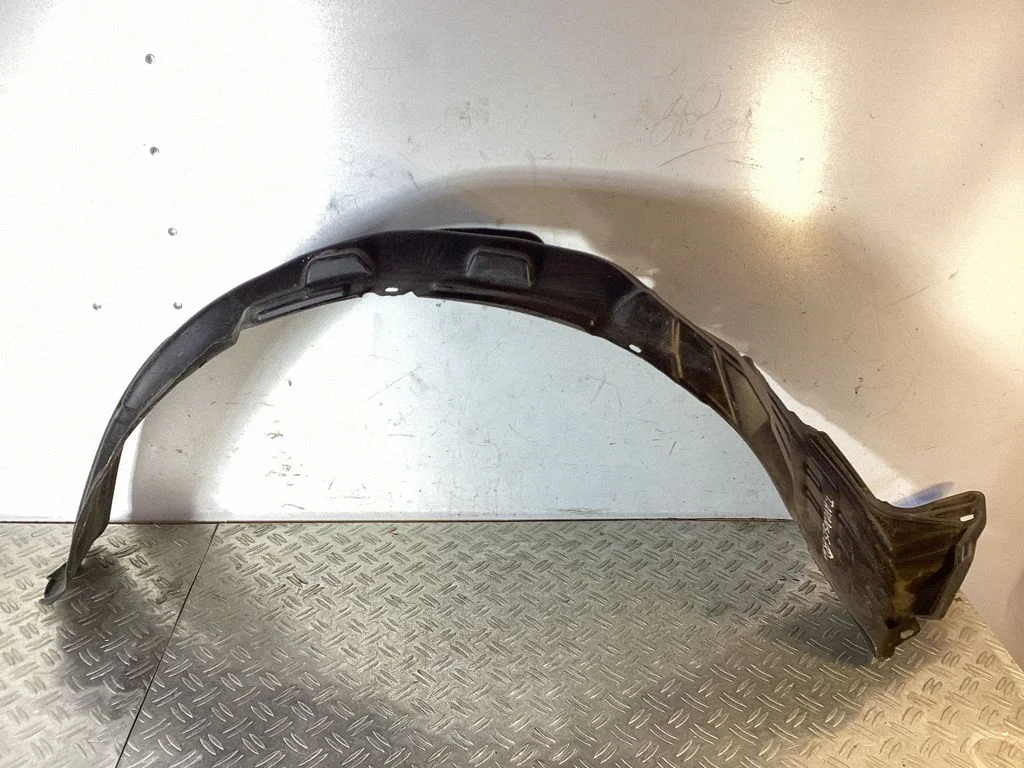 Nadkole przednie – Toyota Avensis T220 (2000-2003)