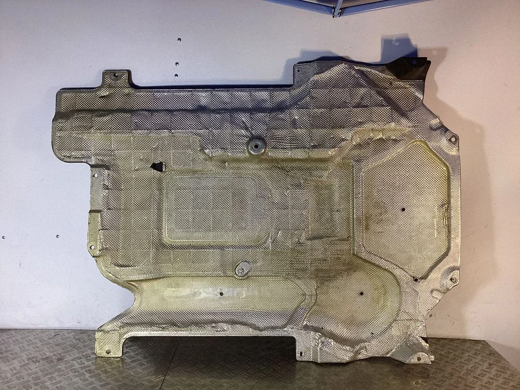 Engine splash shield/under tray A2045202223
