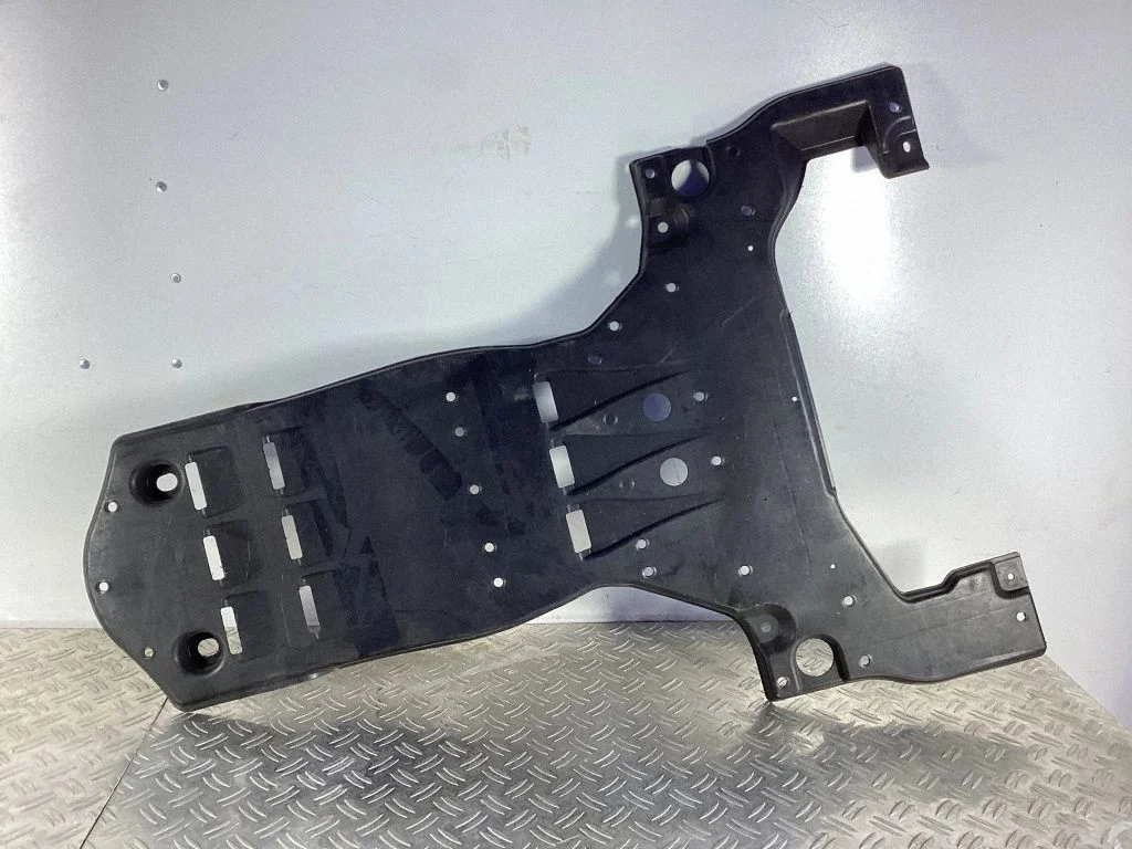 Engine splash shield/under tray – Lexus RC (2014-)