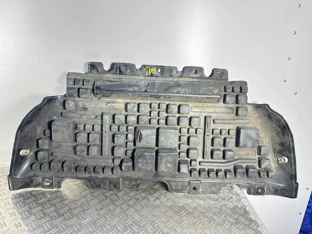 Engine splash shield/under tray 68037063
