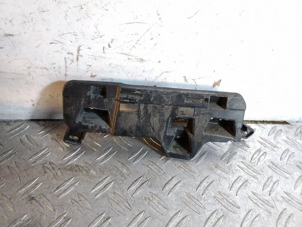Rear bumper mounting bracket 86625CV000