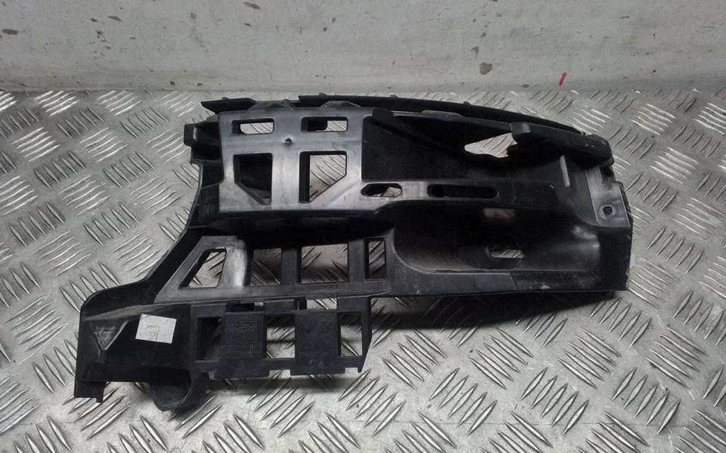 Rear bumper mounting bracket – Porsche Macan (95B) (2019-)
